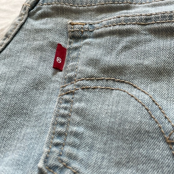Levi’s Lightwash Jean Shorts - Only Worn a Few Times - Picture 2 of 6